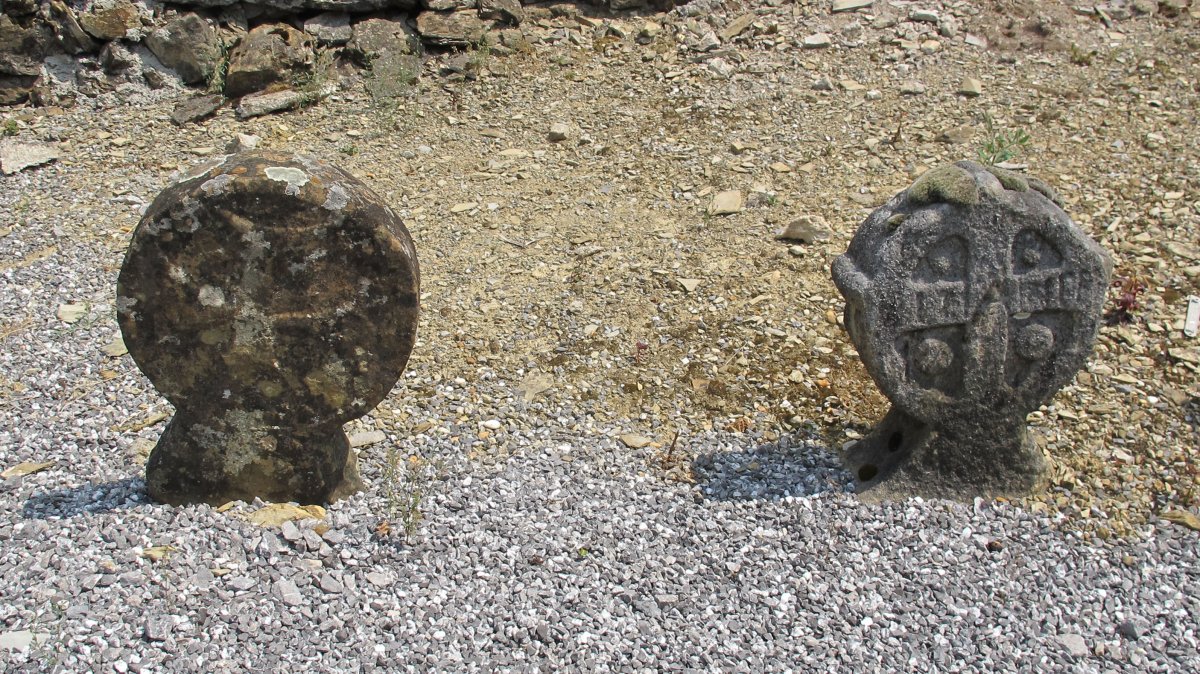 San Bartolome ermita, Larrori