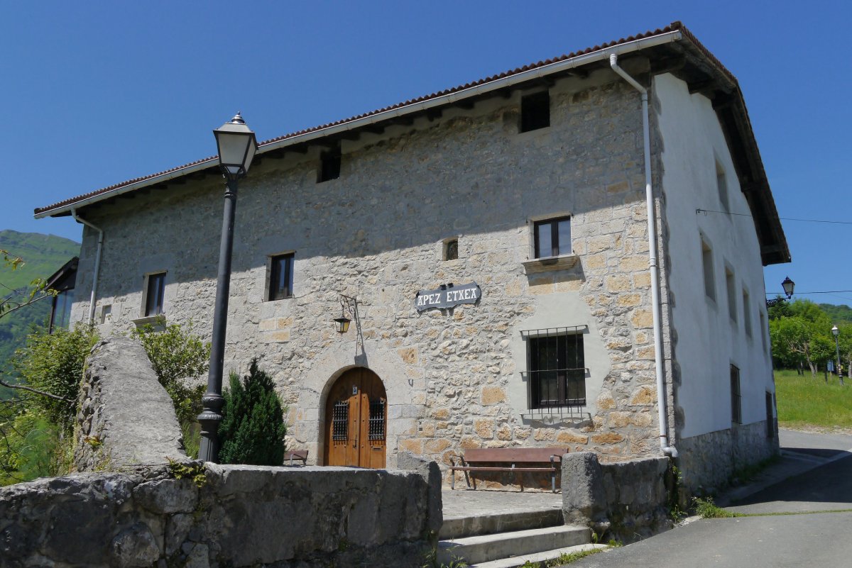 Apez-etxea, Azkarate