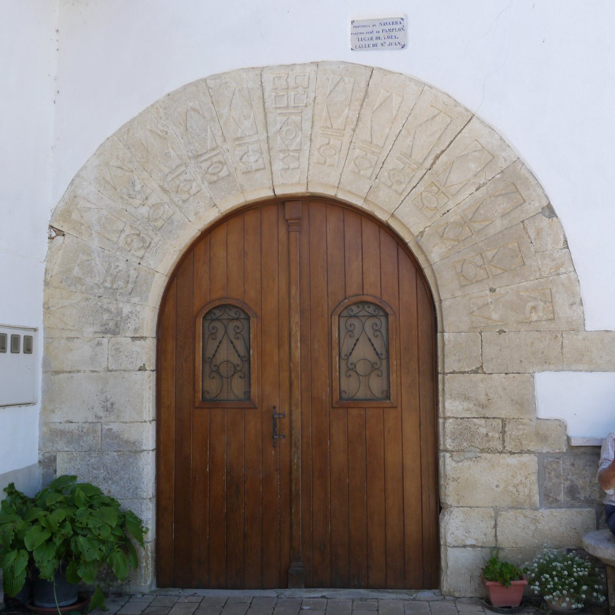 Etxe baten sarrera, Lotza