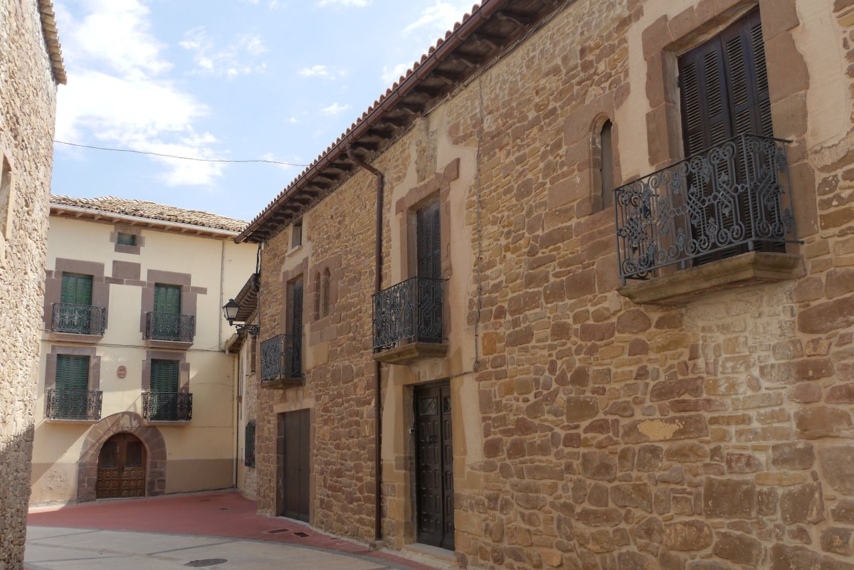 Kale Nagusiko etxeak, Ledea