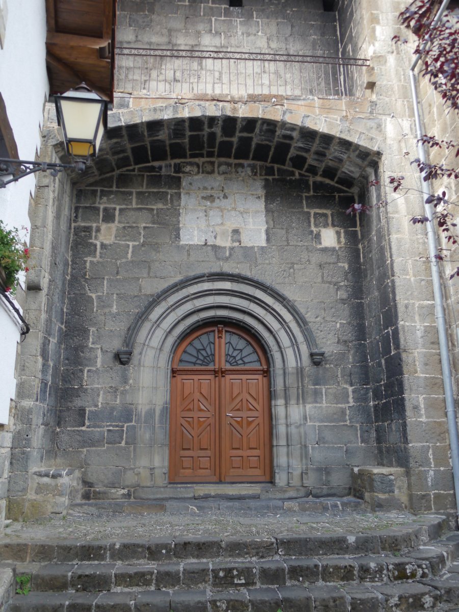 Santa Engrazi eliza, Uztarroze