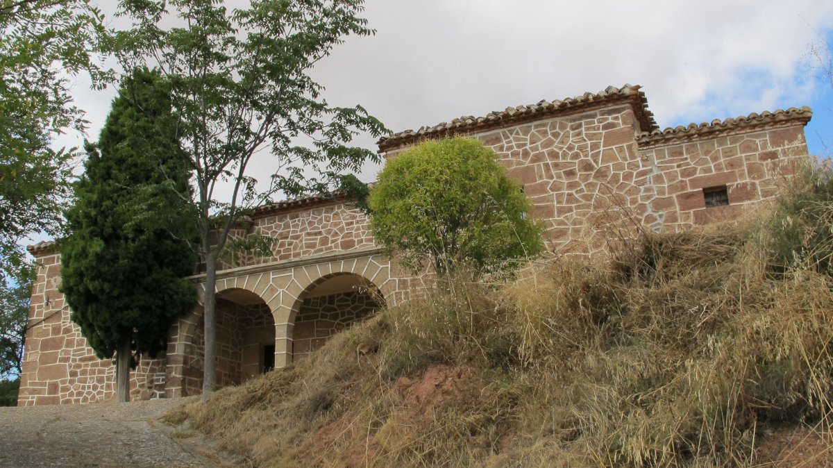 Virgen de la Cuesta ermita, Mues