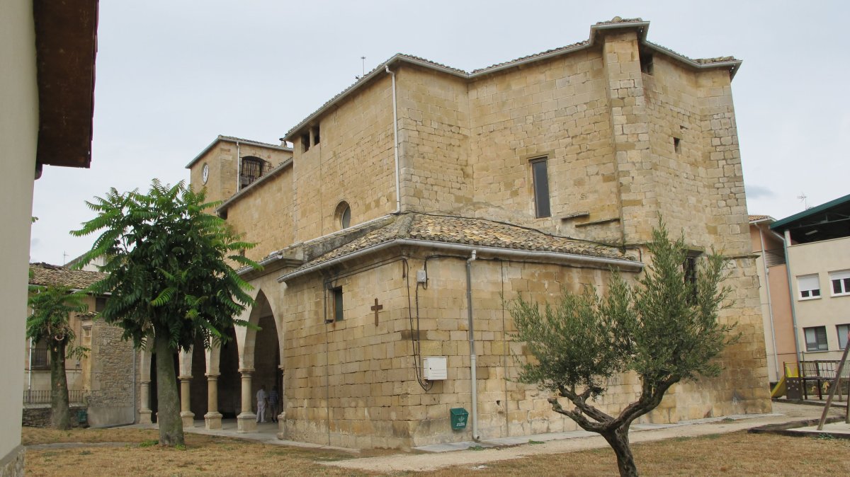 Santa María eliza, Abartzuza
