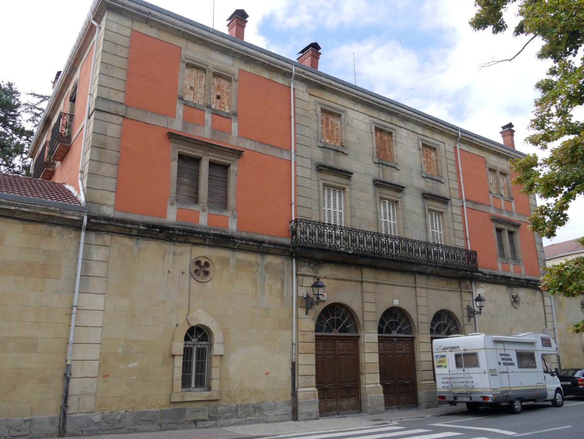 Ajuria jauregia, Araia