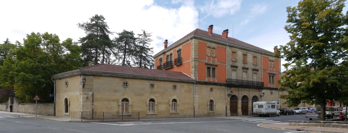 Ajuria jauregia, Araia