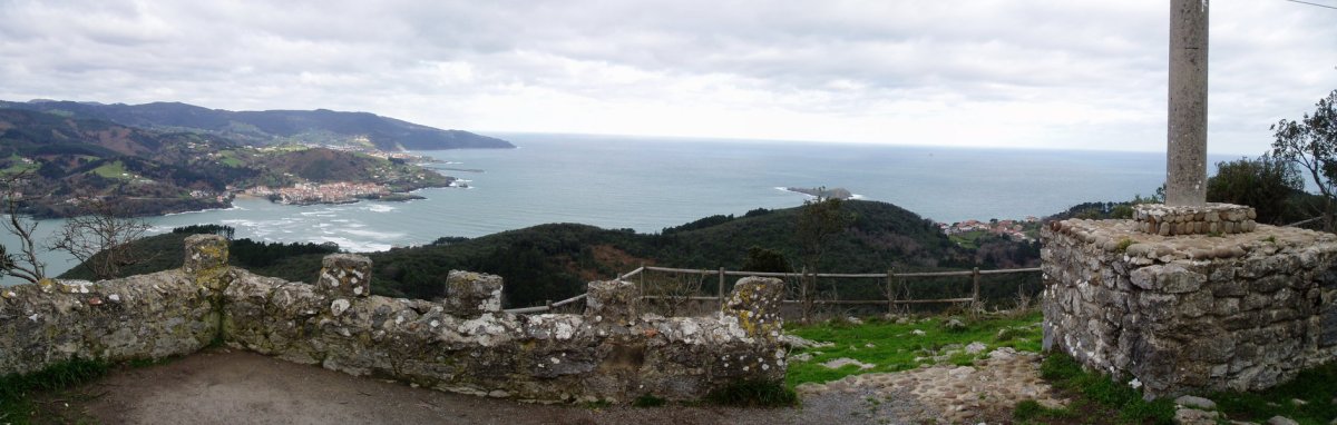 Atxarretik itsaso aldera ikuspegia