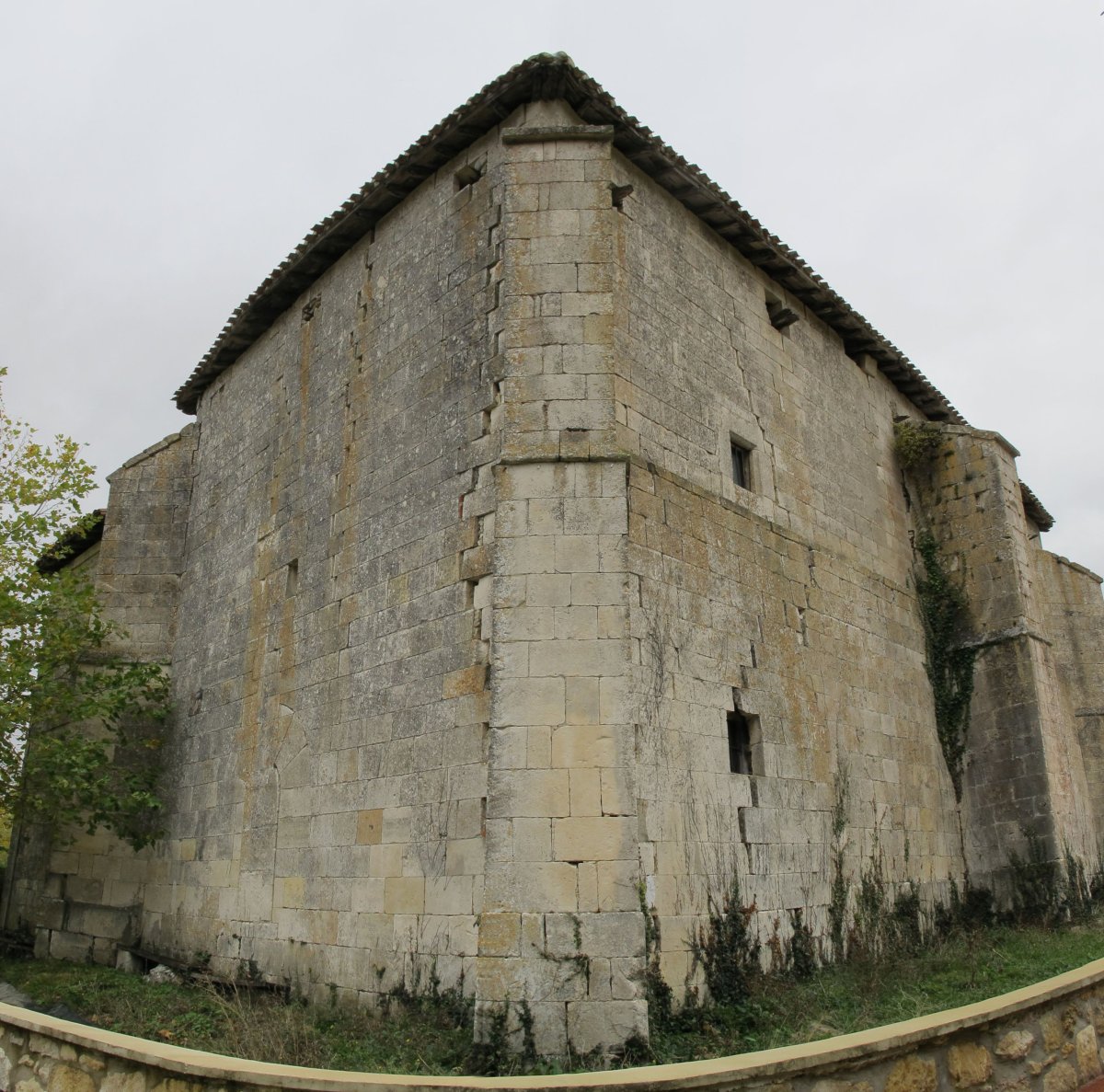 San Esteban eliza, Alangua