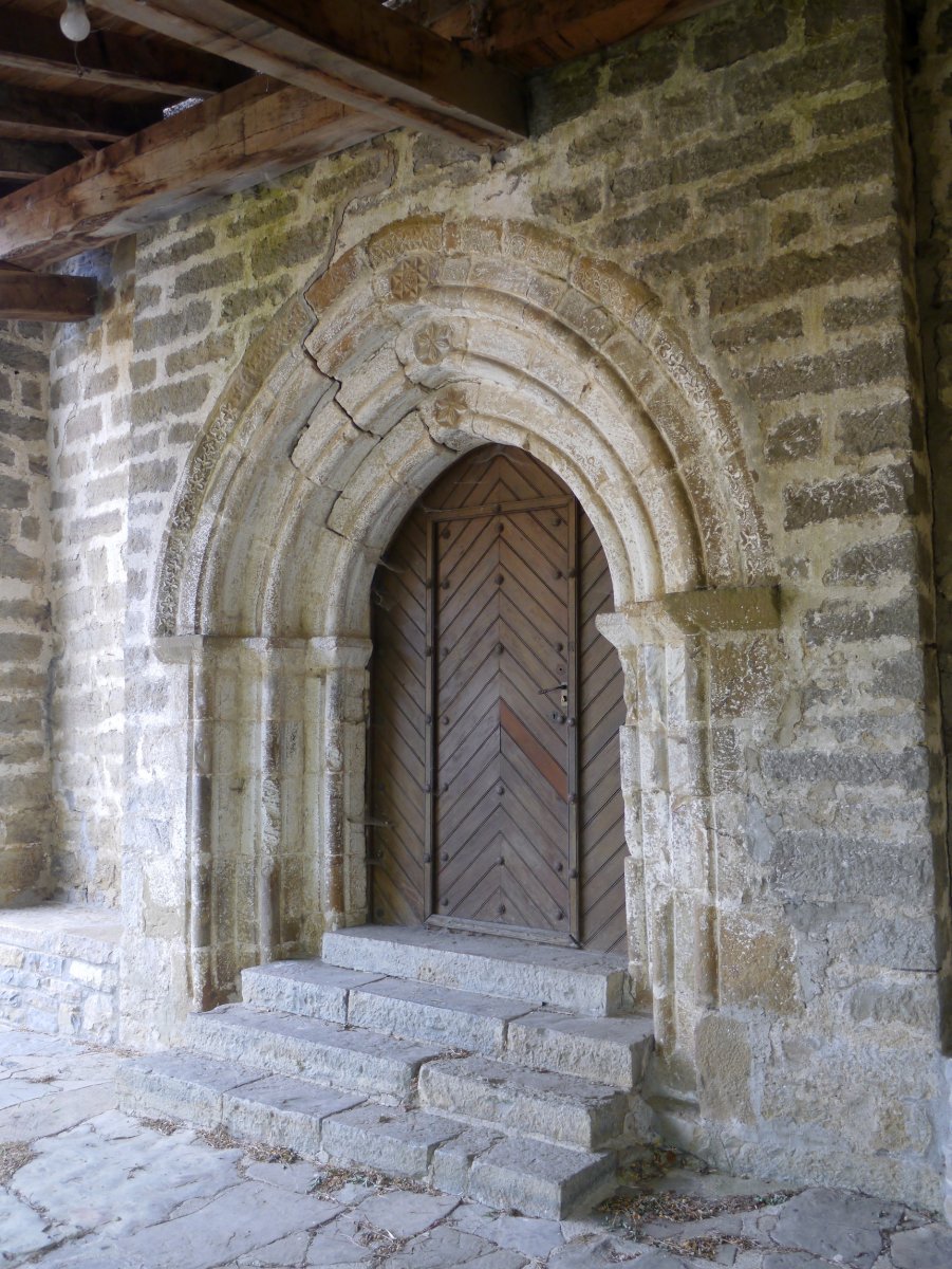 San Esteban eliza, Latasa