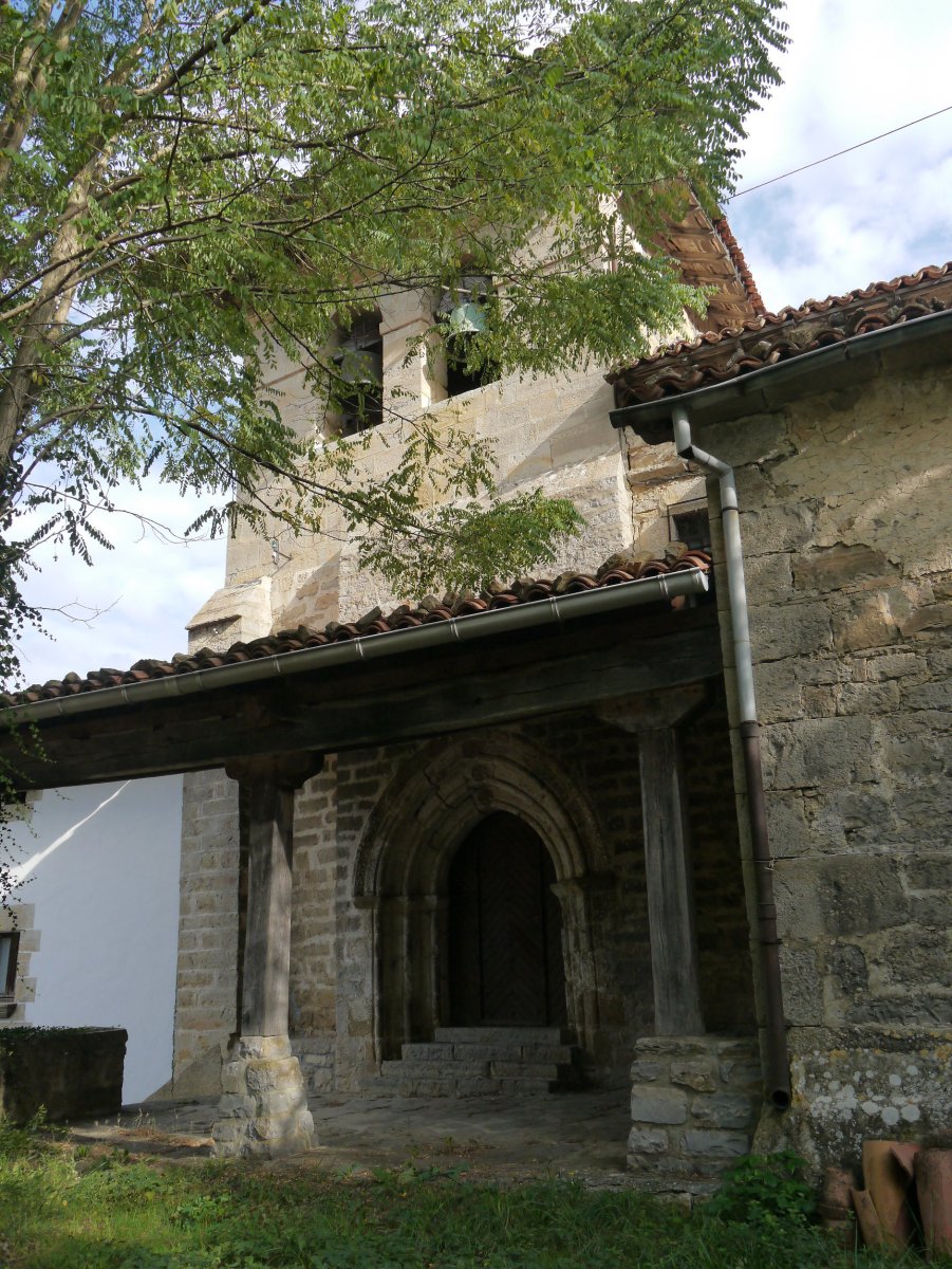San Esteban eliza, Latasa