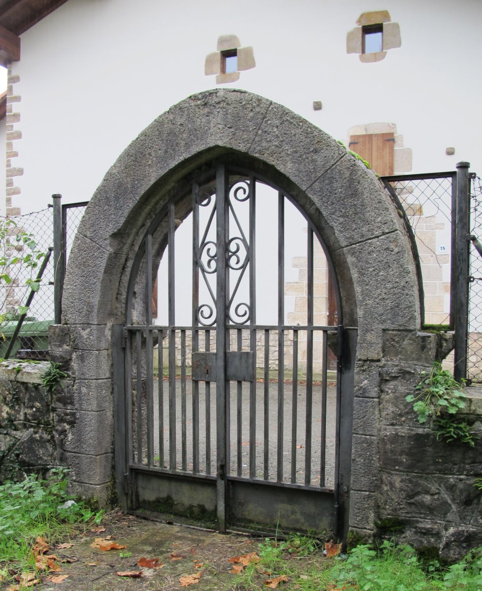 San Pedro ermita izandakoaren atea, Etxaleku