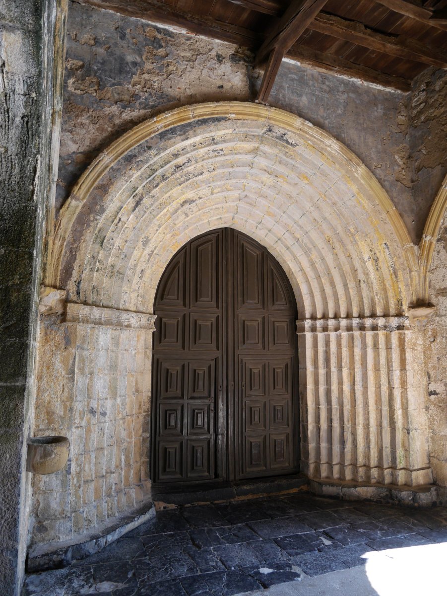 San Esteban eliza, Aia