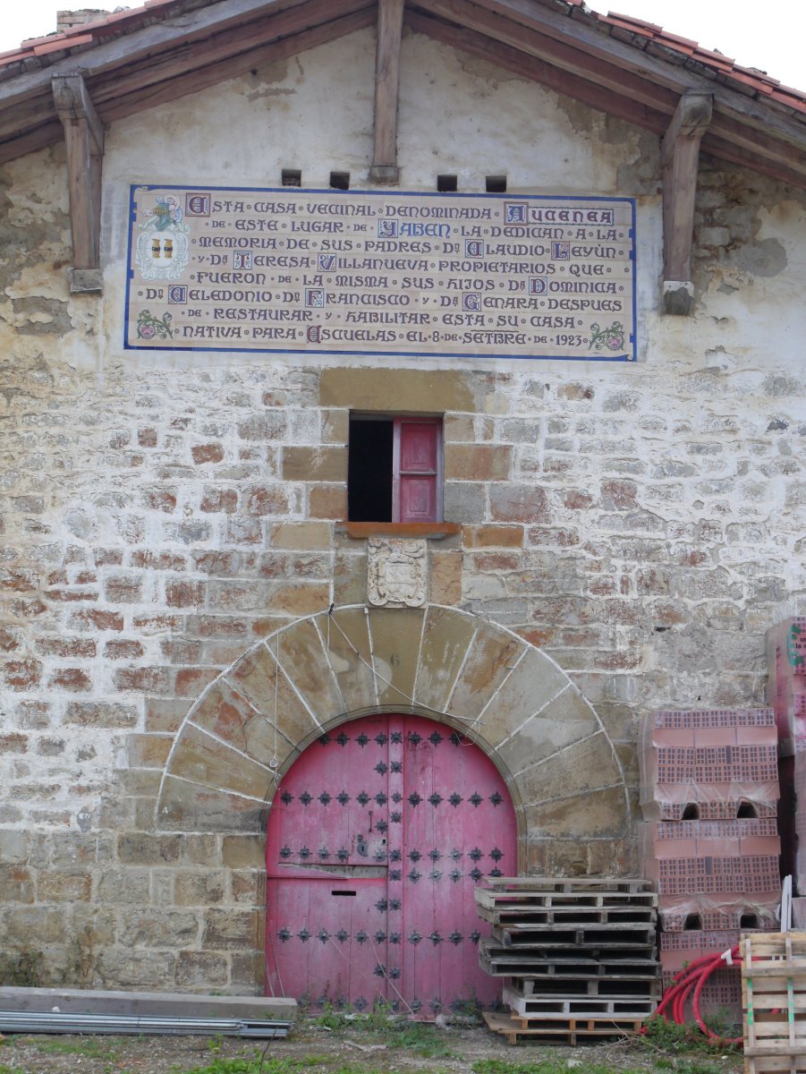 Auzenea etxea, Ihaben