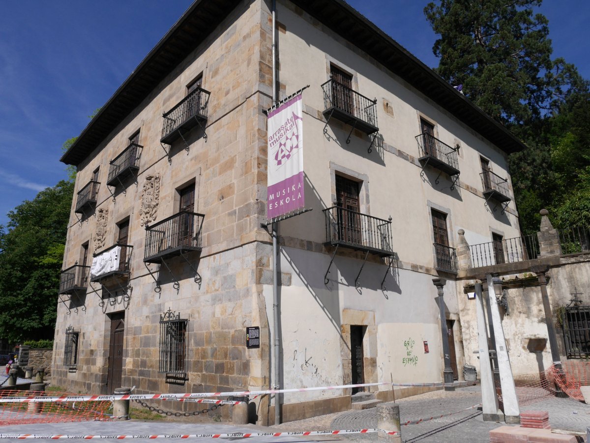 Monterron jauregia, Arrasate