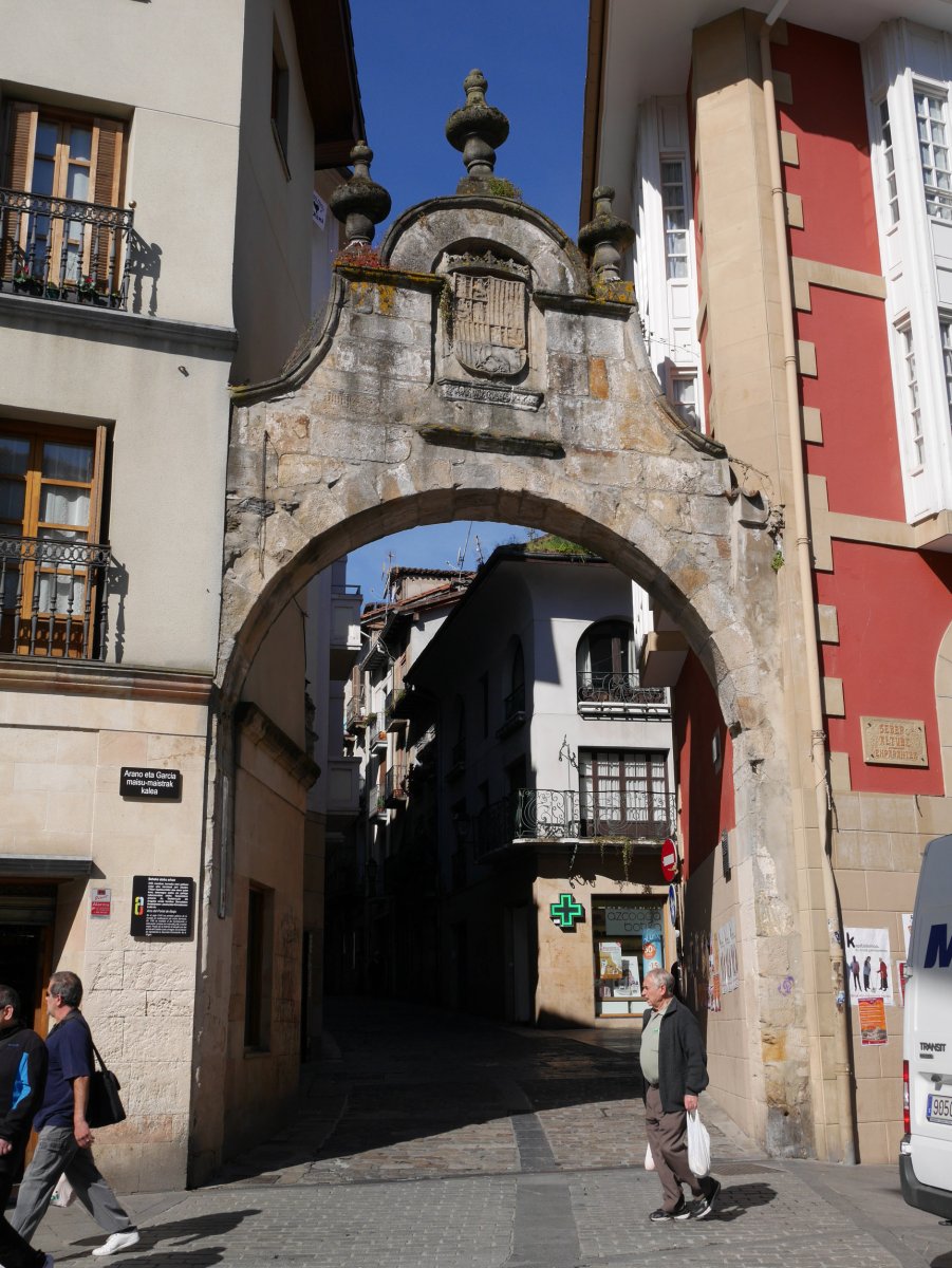 Beheko atea edo Portaloia, Arrasate