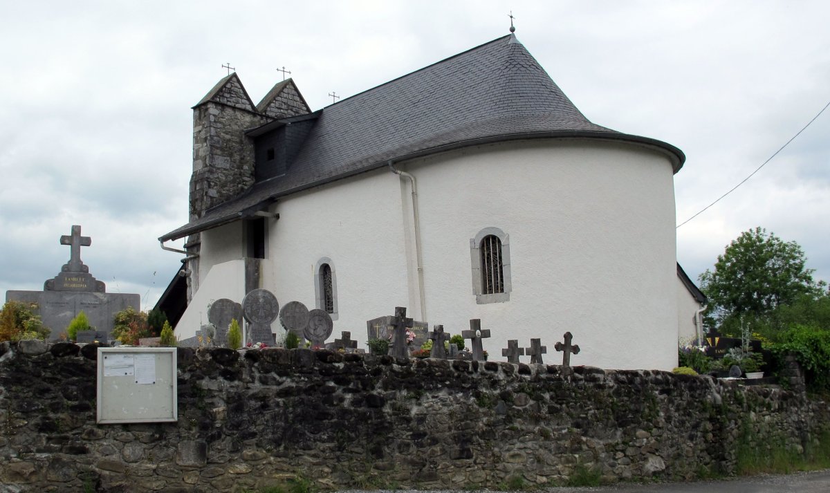 Saint Etienne eliza, Astüe