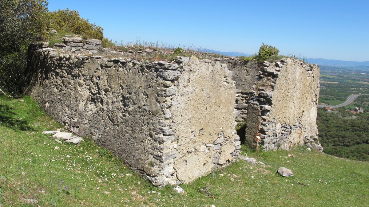 San Victor ermitaren hondakinak, Letona