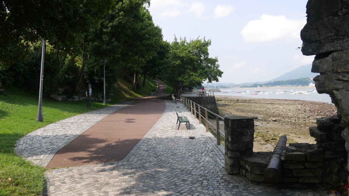 Txingudi bazterreko pasealekua, Hendaia