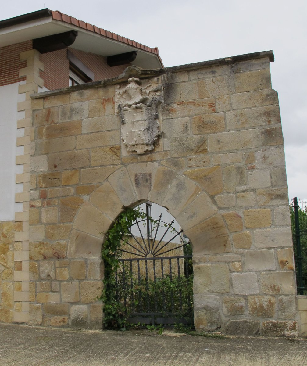 Suntsitutako etxe baten horma, Durruma