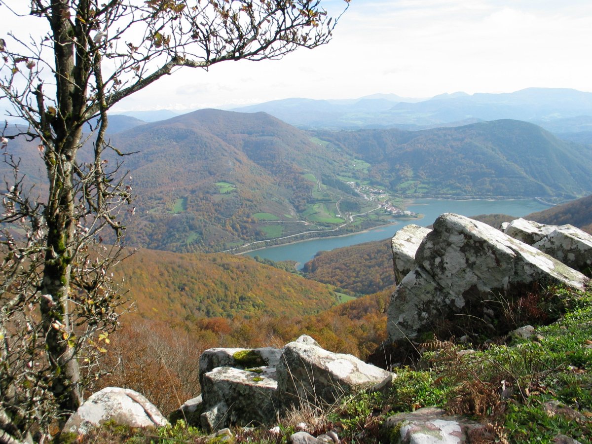 Iramendi eta Eugi Leateko Gainetik