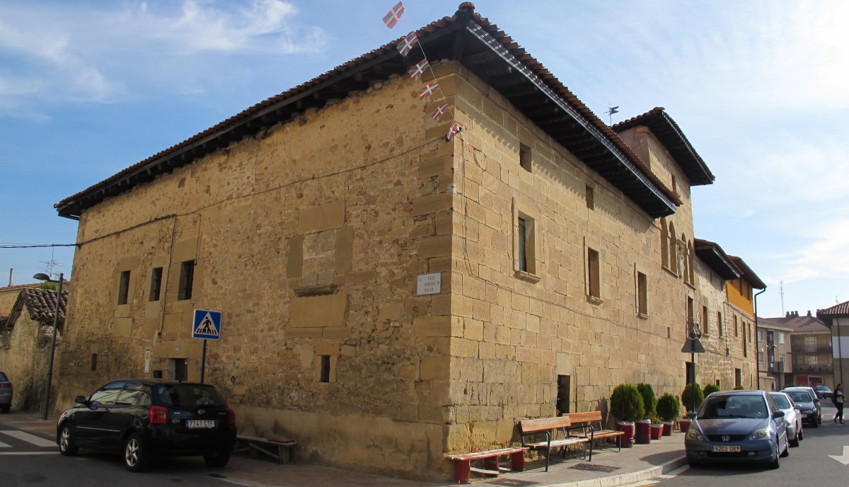 Saenz de Santamaria jauregia, Rivabellosa