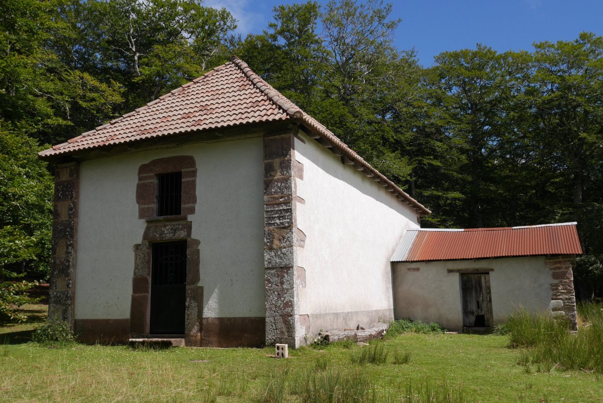 Santo Kristo ermita, Burdindogi