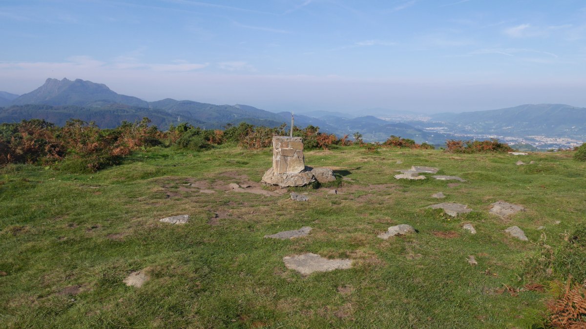 Xoldoko gaina, hondoan Aiako Harria duela