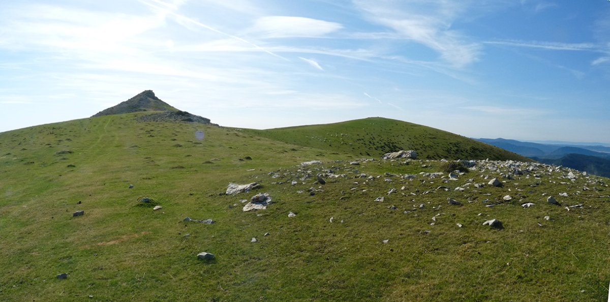 Largintia trikuharria, Katxolatzeko punta atzean