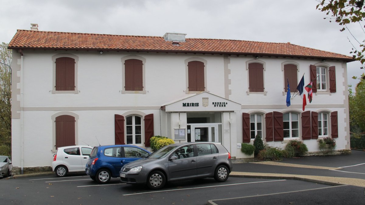 Udaletxea, Basusarri