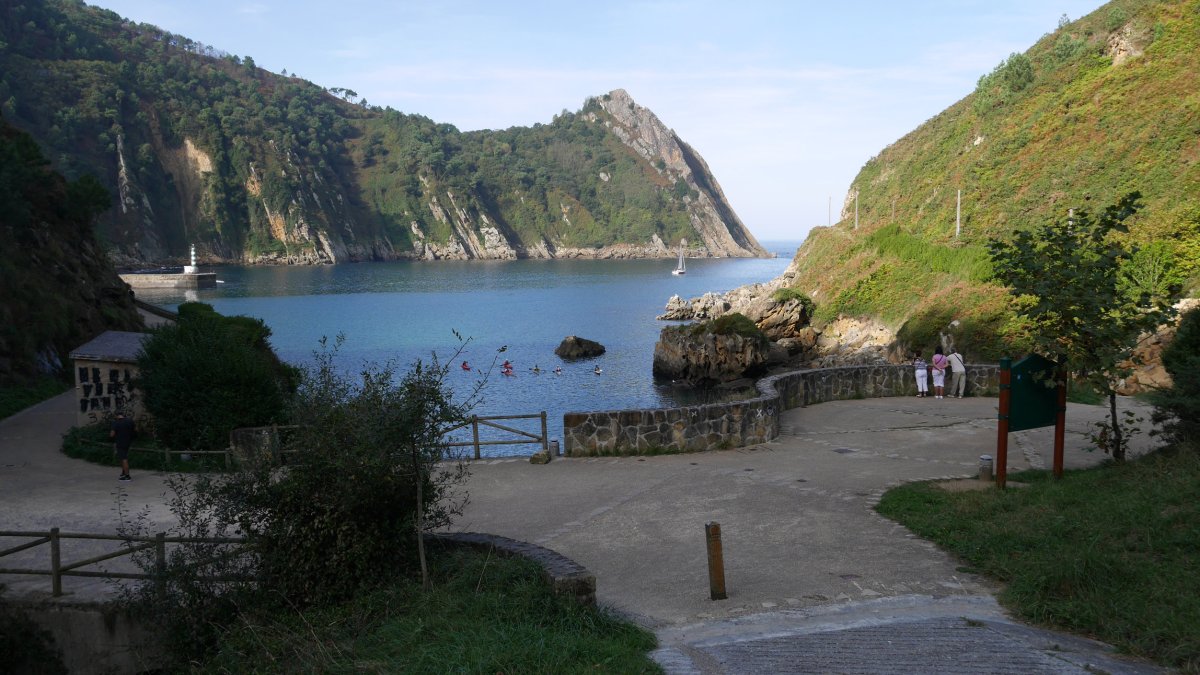 Pasaiako badiako sarrerako haitzetako bidea