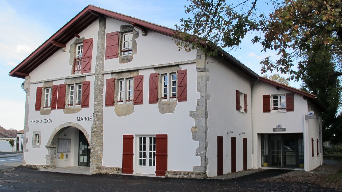 Udaletxea, Larresoro