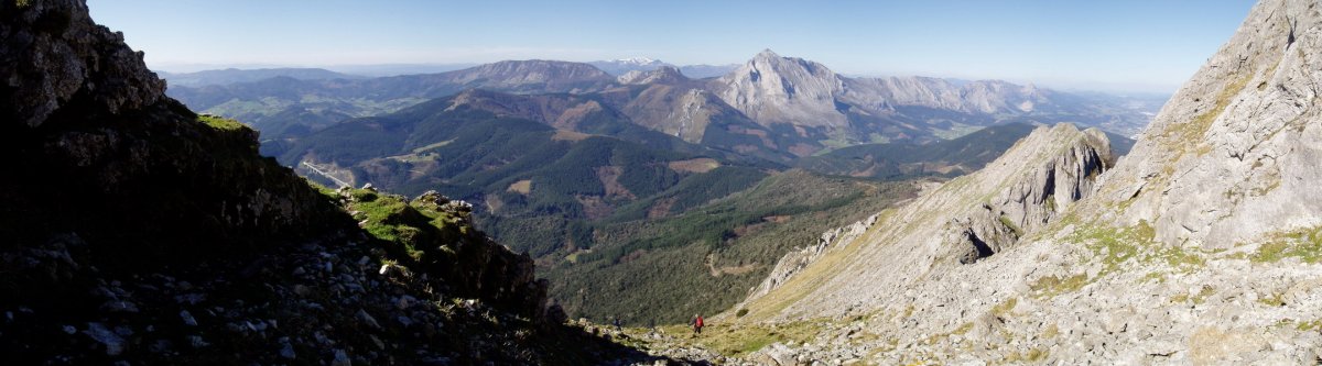 Koba haundiren sarreratik hego-mendebaldera ikuspegia