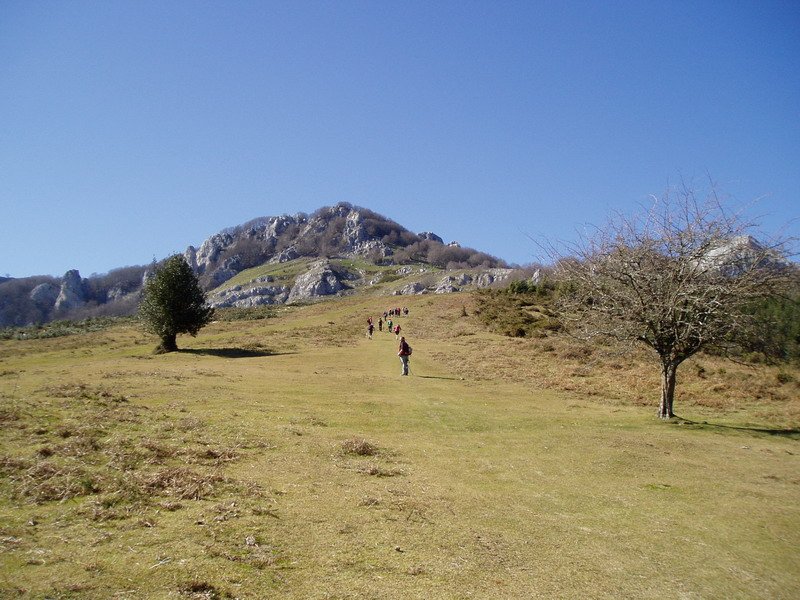 Ipiztekoarriagatik mendebalderantz igotzen