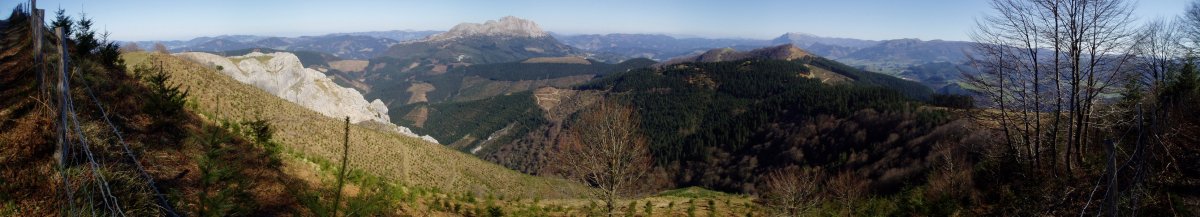 Ibilbideko pasarte batetatik iparraldera ikuspegia