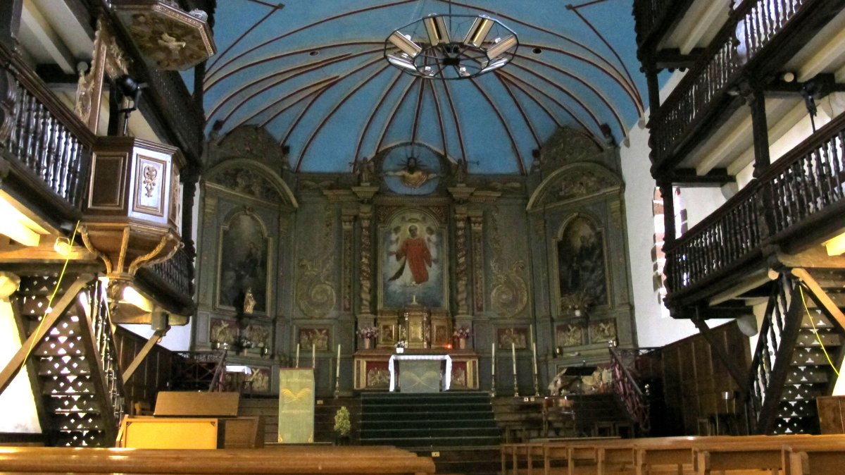 Saint Etienne eliza, Makea