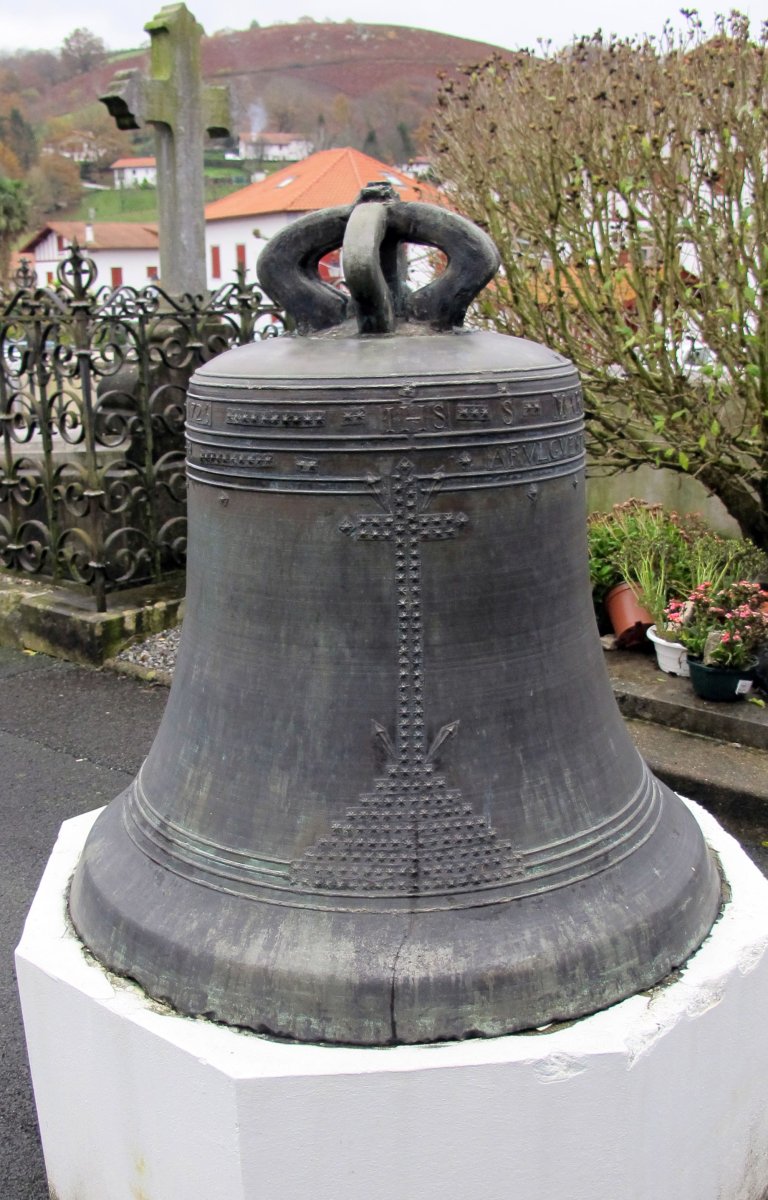 Asuncion eliza, Luhuso