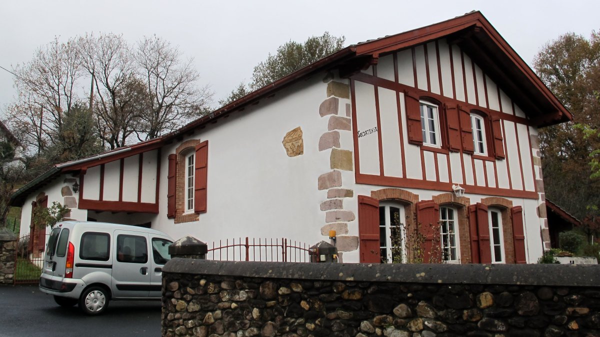 Soldatenia etxea, Itsasu