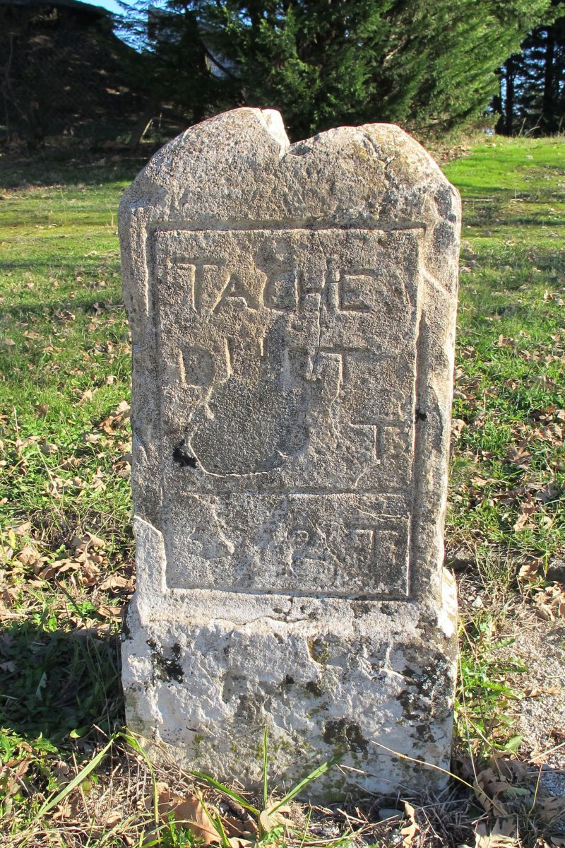 Harri berezi bat Elorrimendi parkean, Hiriburu