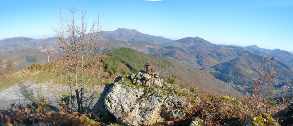 Fraingo txartelontzia, gailurretik iparraldera kokatua 