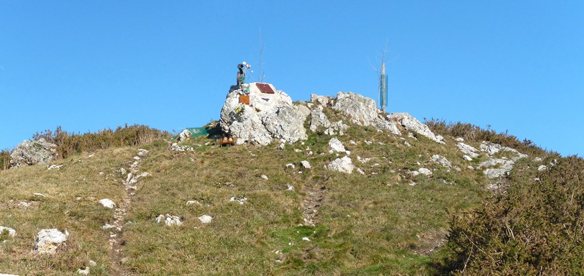 Oroigarria Igantziko bidean