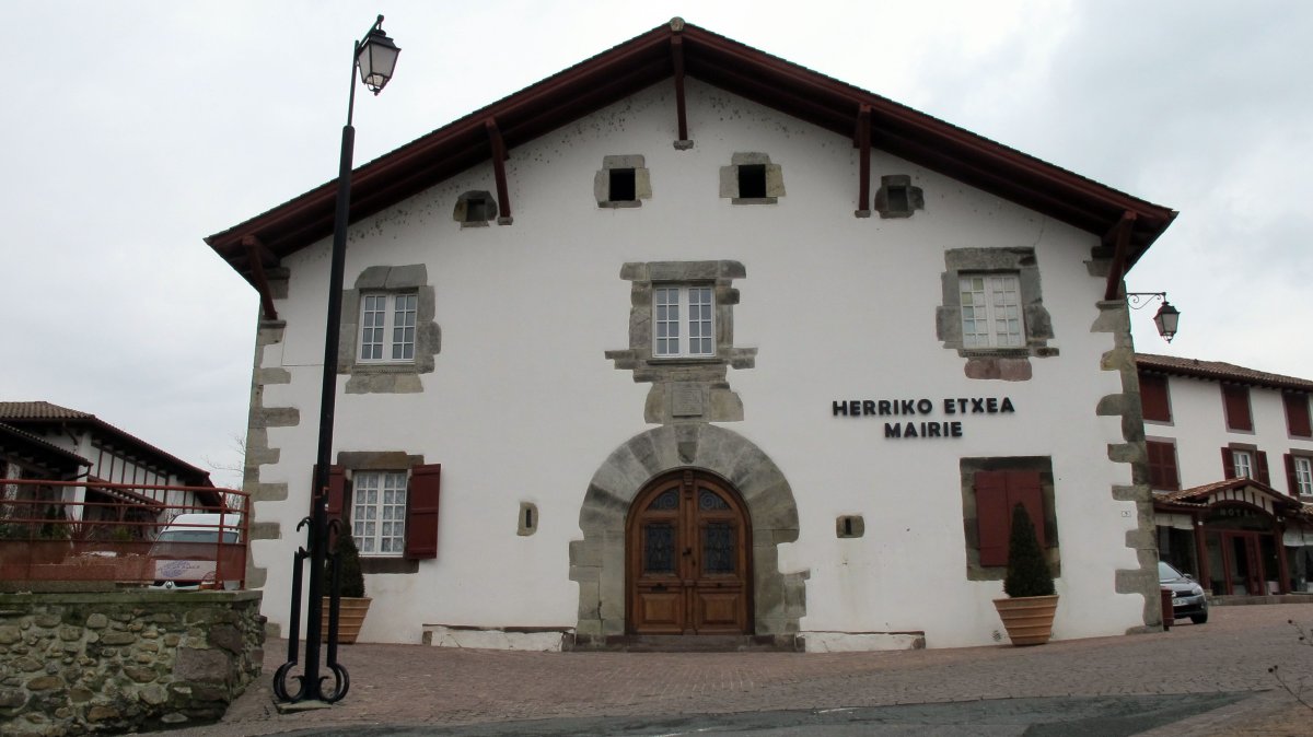 Udaletxea, Uharte-Garazi