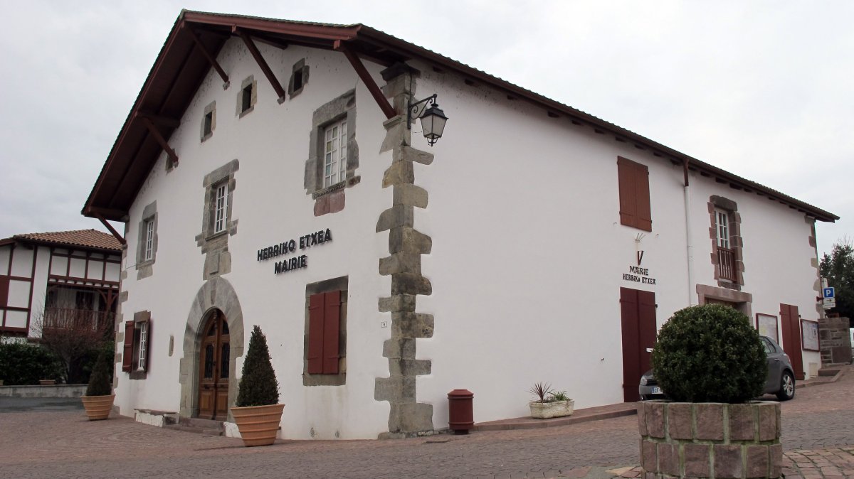 Udaletxea, Uharte-Garazi