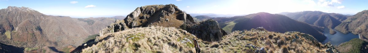 Panoramika zabala Mendebaldeko haitz mutur batetik