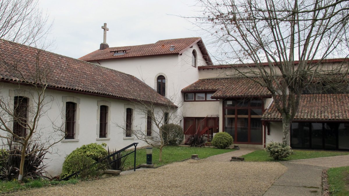 Belloc monastegia, Ahurti