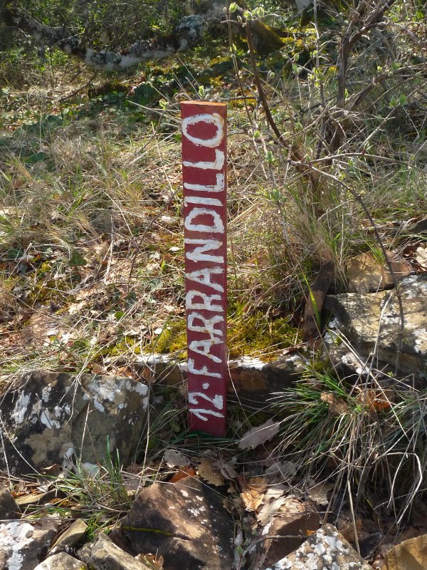 Gure Lurra taldeak jarritako seinalea