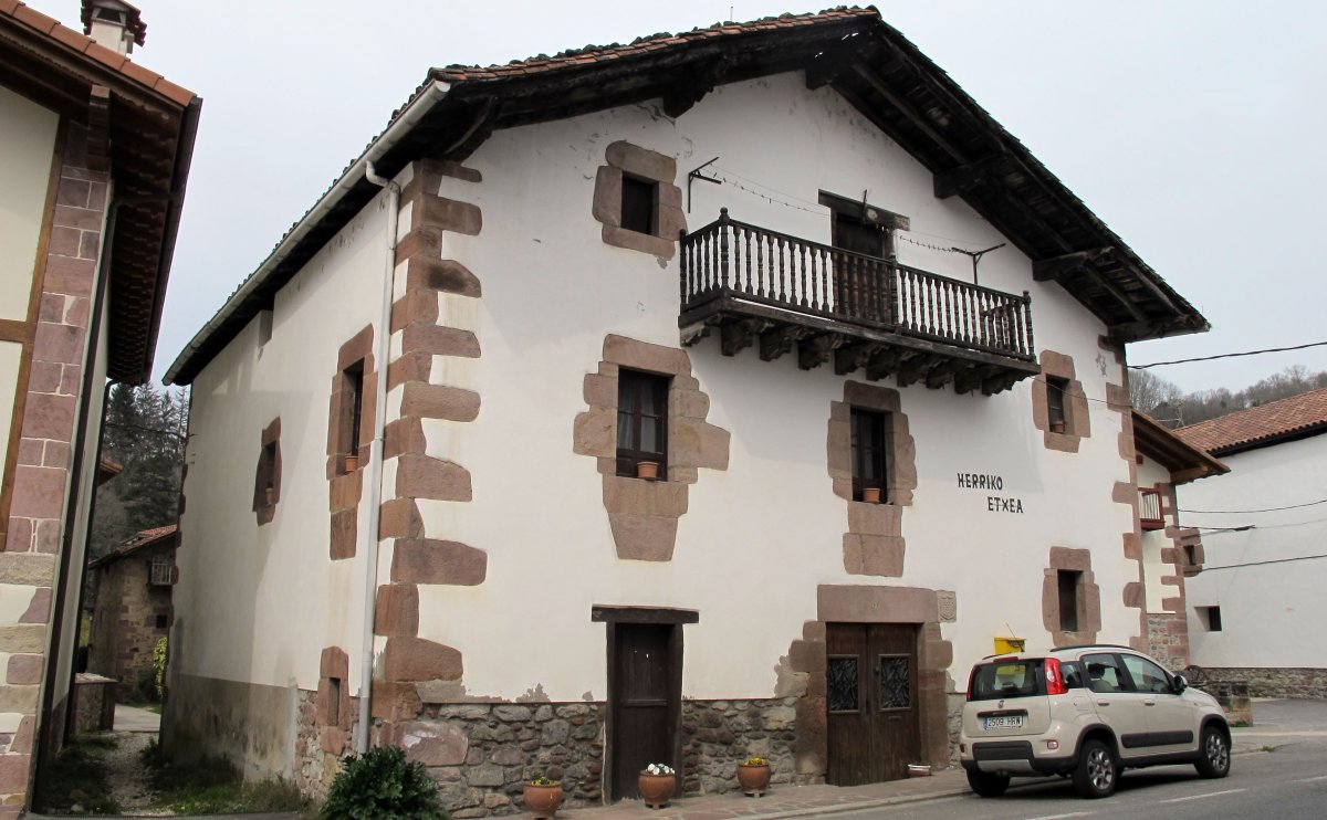 Udaletxea (Indakoa), Oronoz-Mugairi