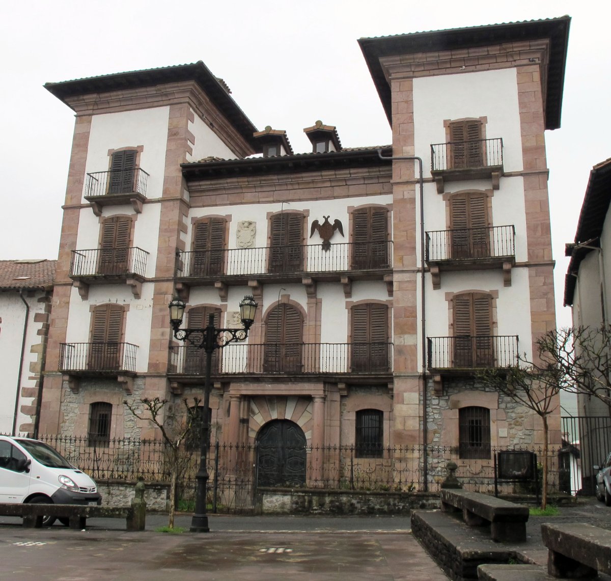 Iriarte jauregia, Irurita