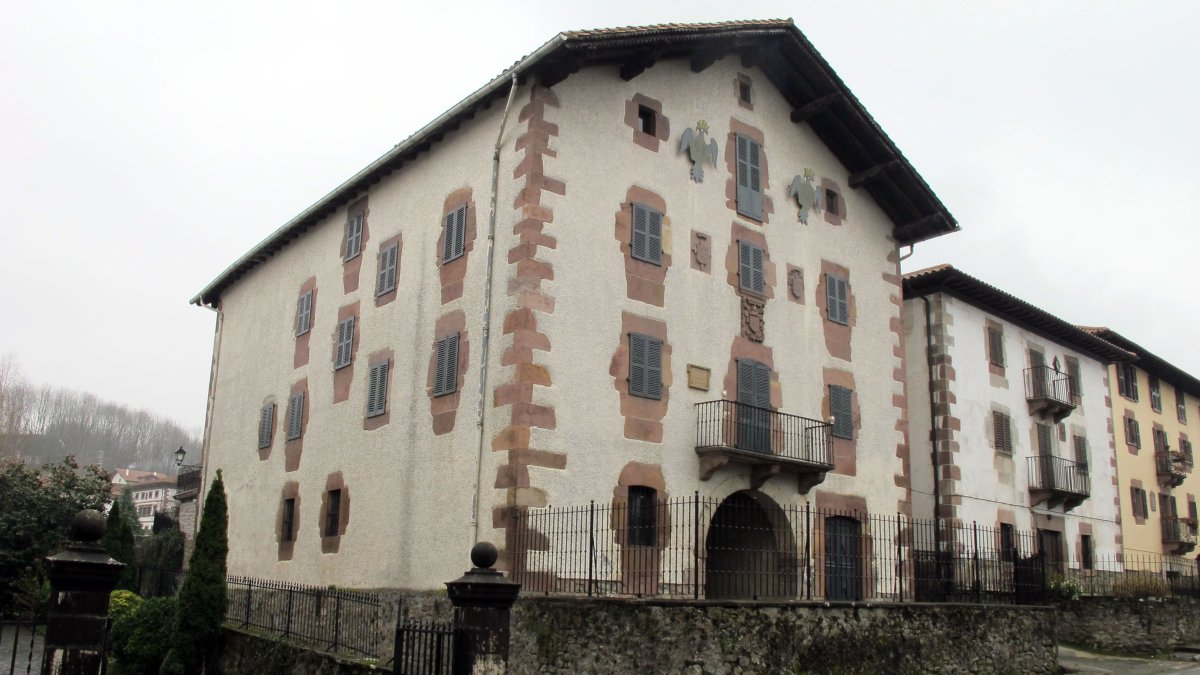 Goienetxe jauregia, Irurita