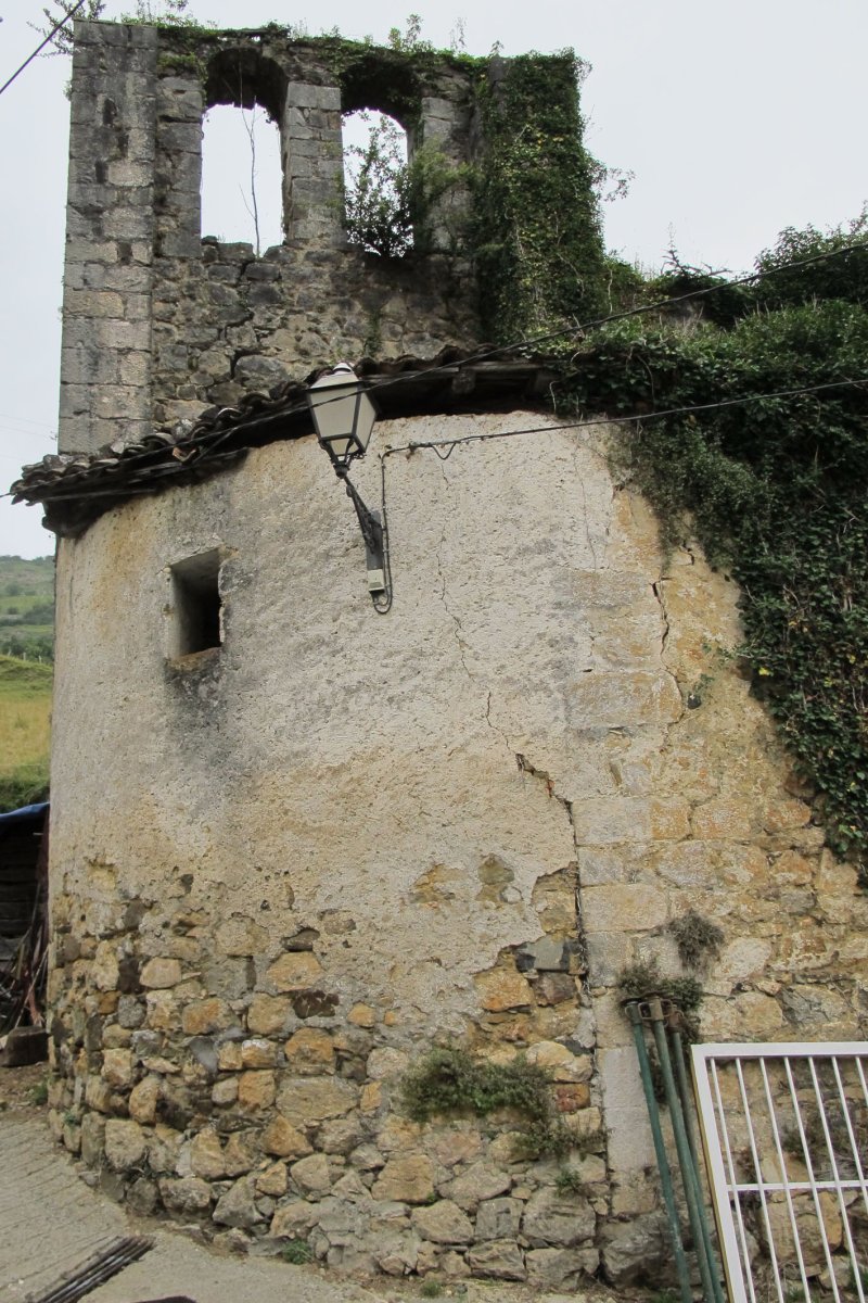 San Pedro (zaharra) eliza, Almandoz