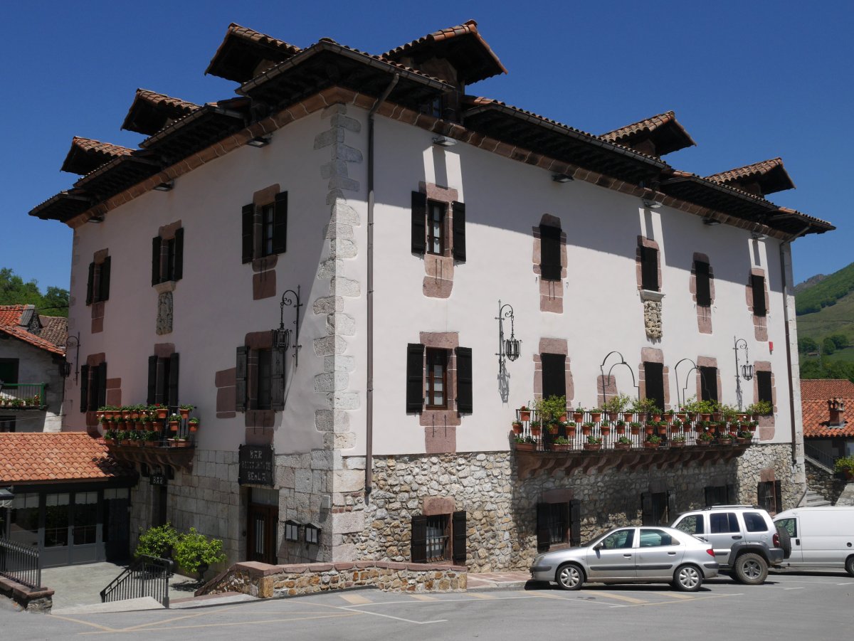 Galtzaga jauregia, Almandoz