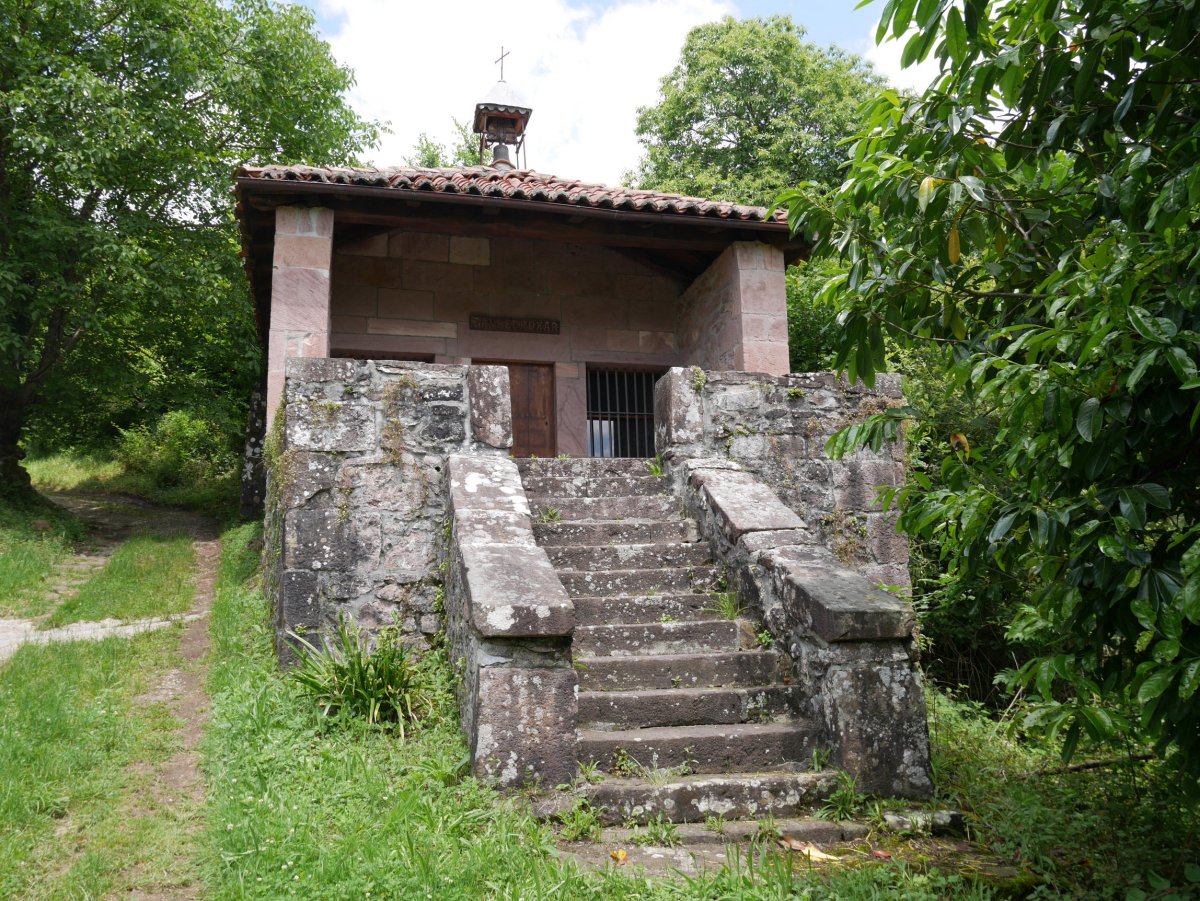 San Pedro Xar baseliza, Erratzu aldean